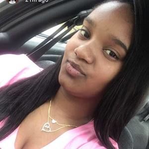 Meet your Posher, Denae